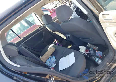 2007 Volkswagen Rabbit 4-Door from USA, damaged, VIN WVWDR91K67W019848